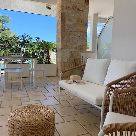 Couette-café Carone Suite-charme&pool Polignano a Mare