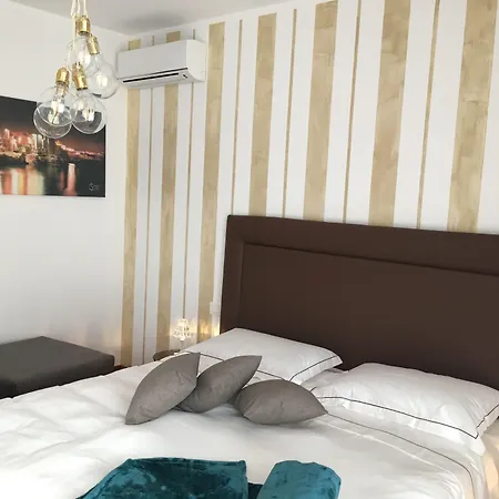 Carone Suite-charme&pool Couette-café