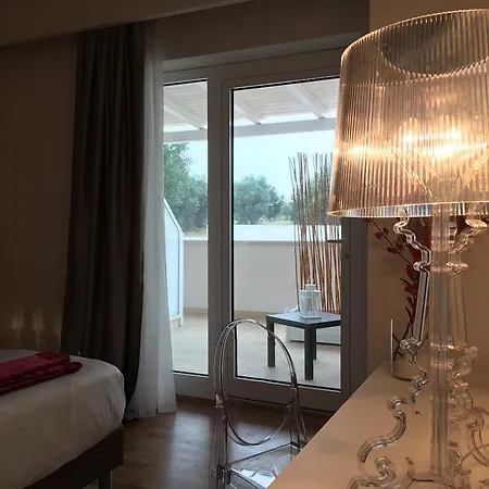 Alojamento de Acomodação e Pequeno-almoço Carone Suite-charme&pool