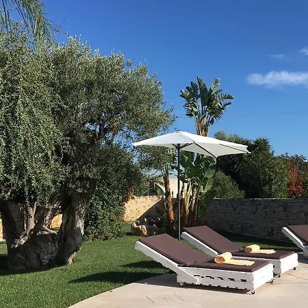 Carone Suite-charme&pool 3*