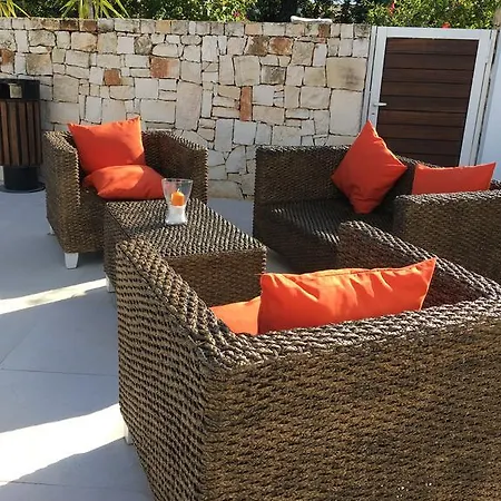 Carone Suite-charme&pool Couette-café