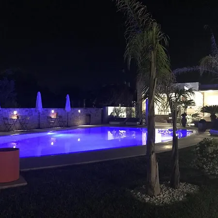 Couette-café Carone Suite-charme&pool Polignano a Mare