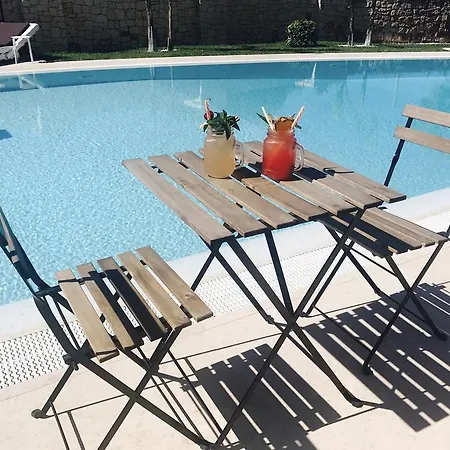 Carone Suite-charme&pool Alojamento de Acomodação e Pequeno-almoço
