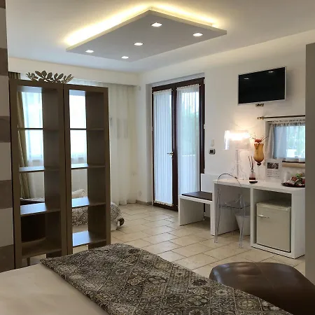 Carone Suite-charme&pool 3*