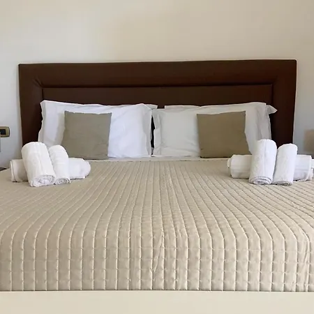 فندق مبيت وإفطار Carone Suite-charme&pool 4*