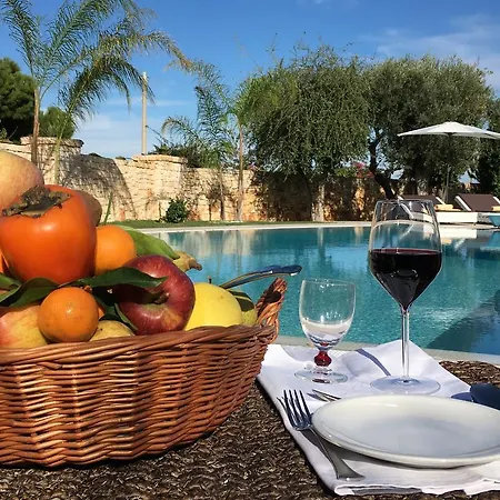 לינה וארוחת בוקר Carone Suite-charme&pool