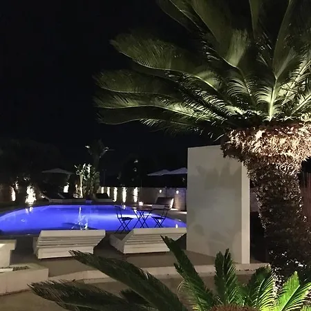 Carone Suite-charme&pool 4* بولينيانو آ ماري