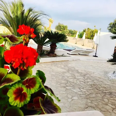 فندق مبيت وإفطار Carone Suite-charme&pool 4*