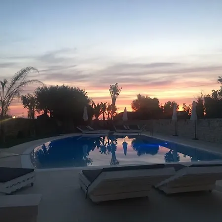 Frühstückspension Carone Suite-charme&pool Polignano a Mare