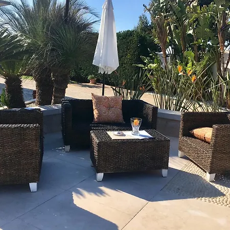 Carone Suite-charme&pool فندق مبيت وإفطار 4*