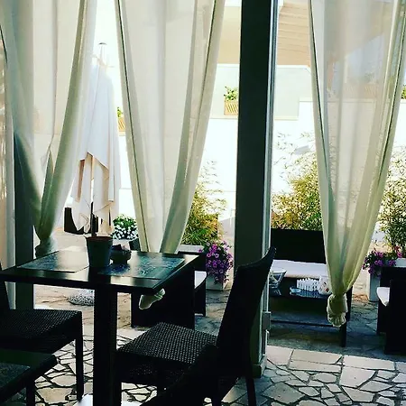 Carone Suite-charme&pool 4* بولينيانو آ ماري