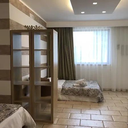 فندق مبيت وإفطار Carone Suite-charme&pool